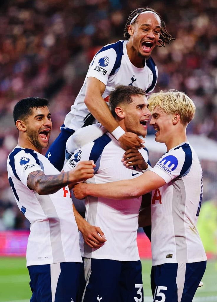 Tottenham 25-26 Local versión jugador