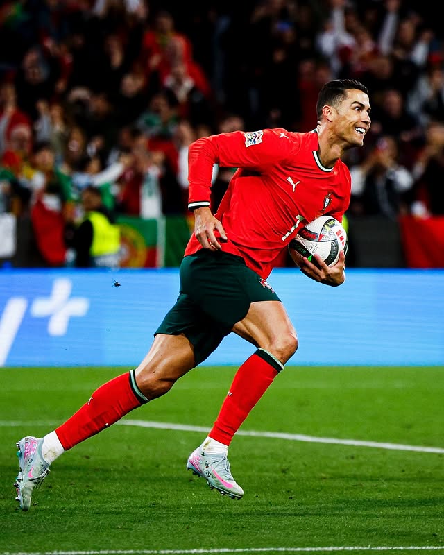 Portugal 24-25 Home Long Sleeve Player Version