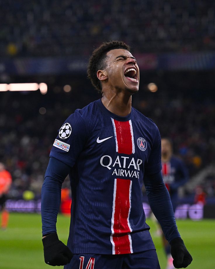 PSG 24-25 Local versión jugador