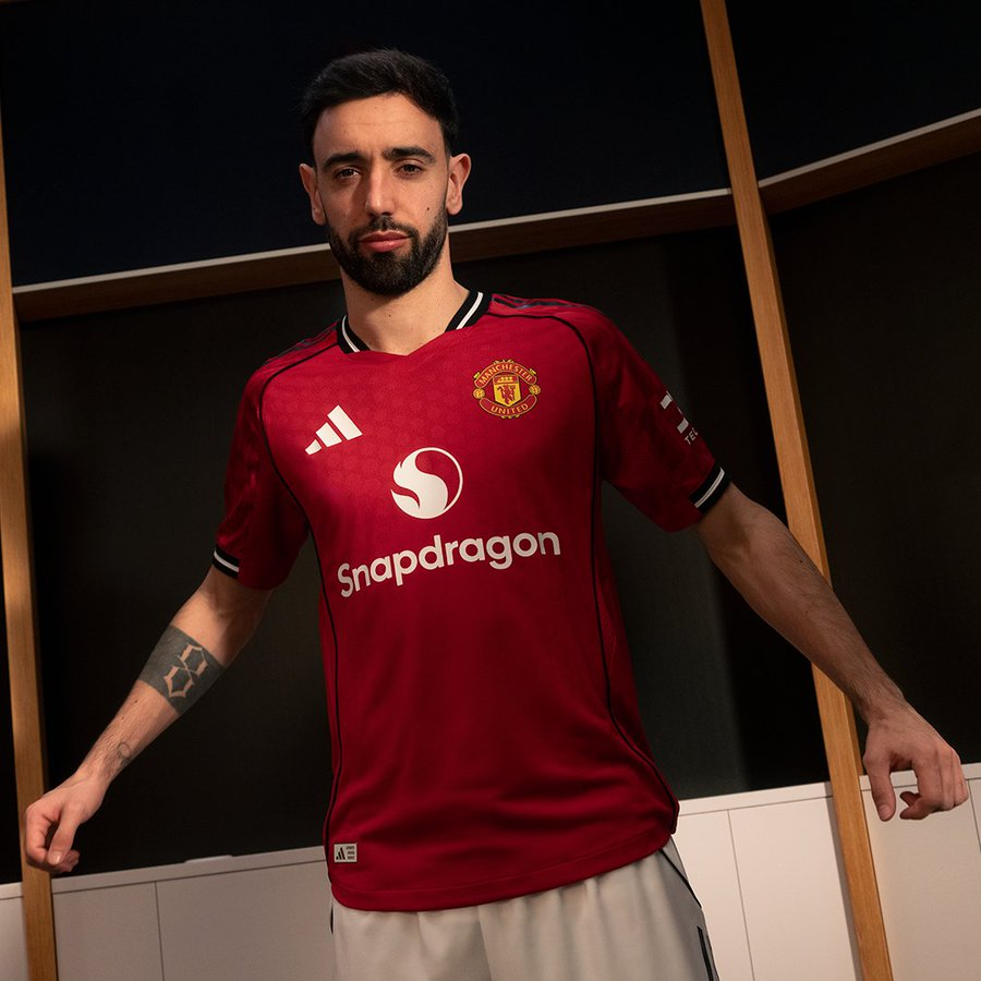 Manchester United 25-26 Local versión jugador